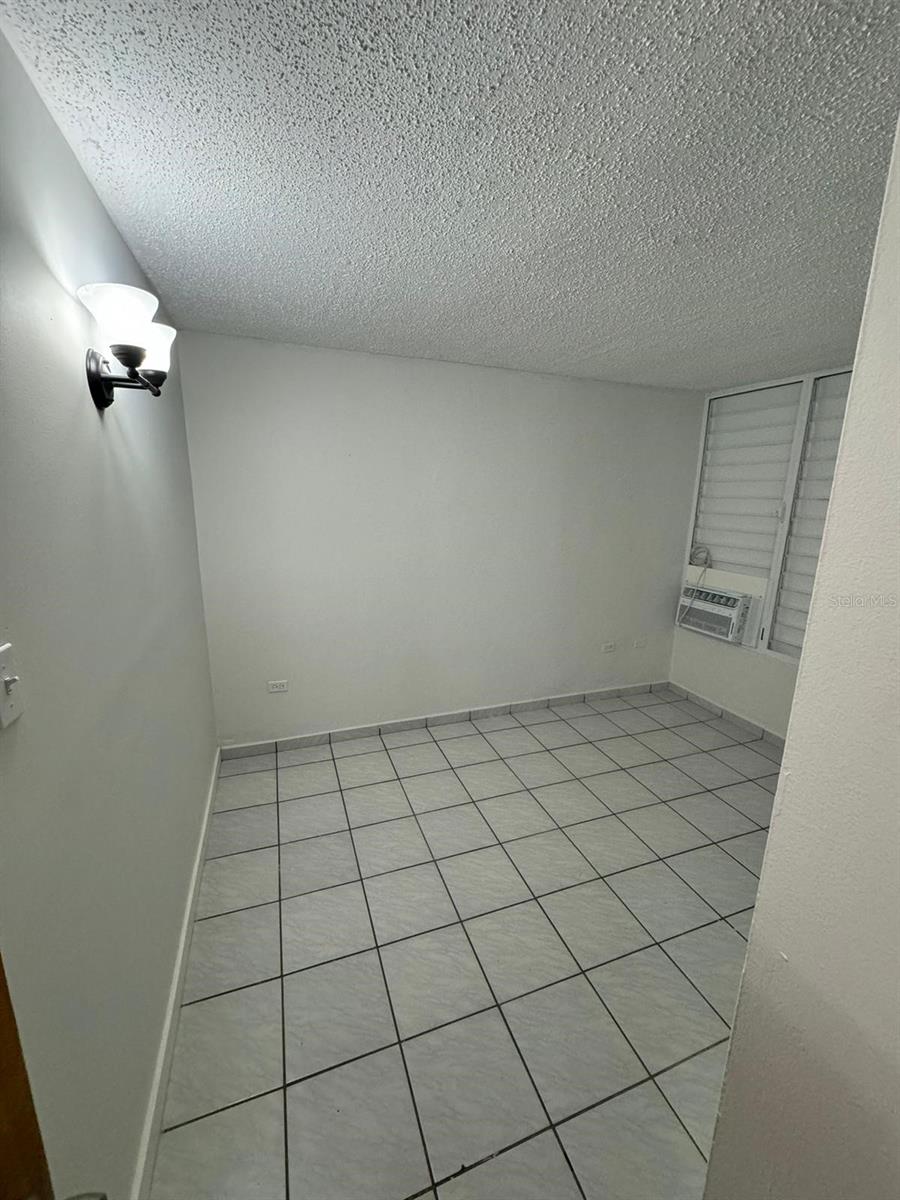 PUERTA DEL SOL - Residential Lease