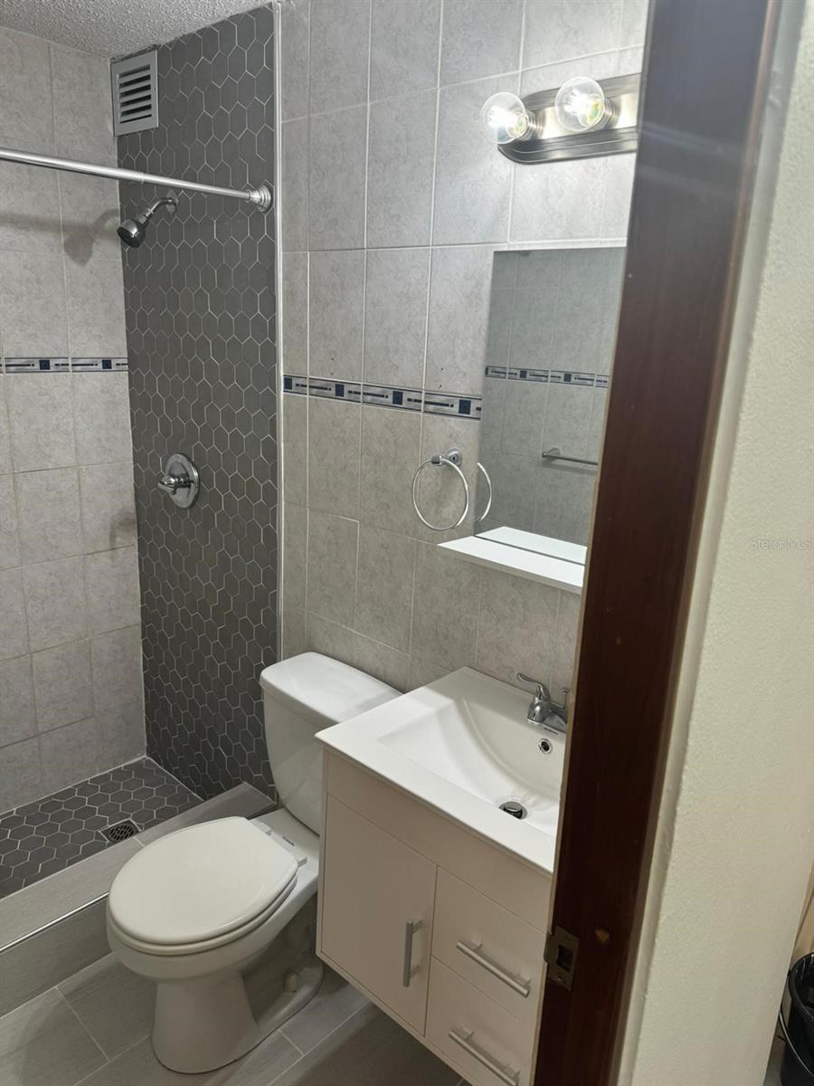 PUERTA DEL SOL - Residential Lease