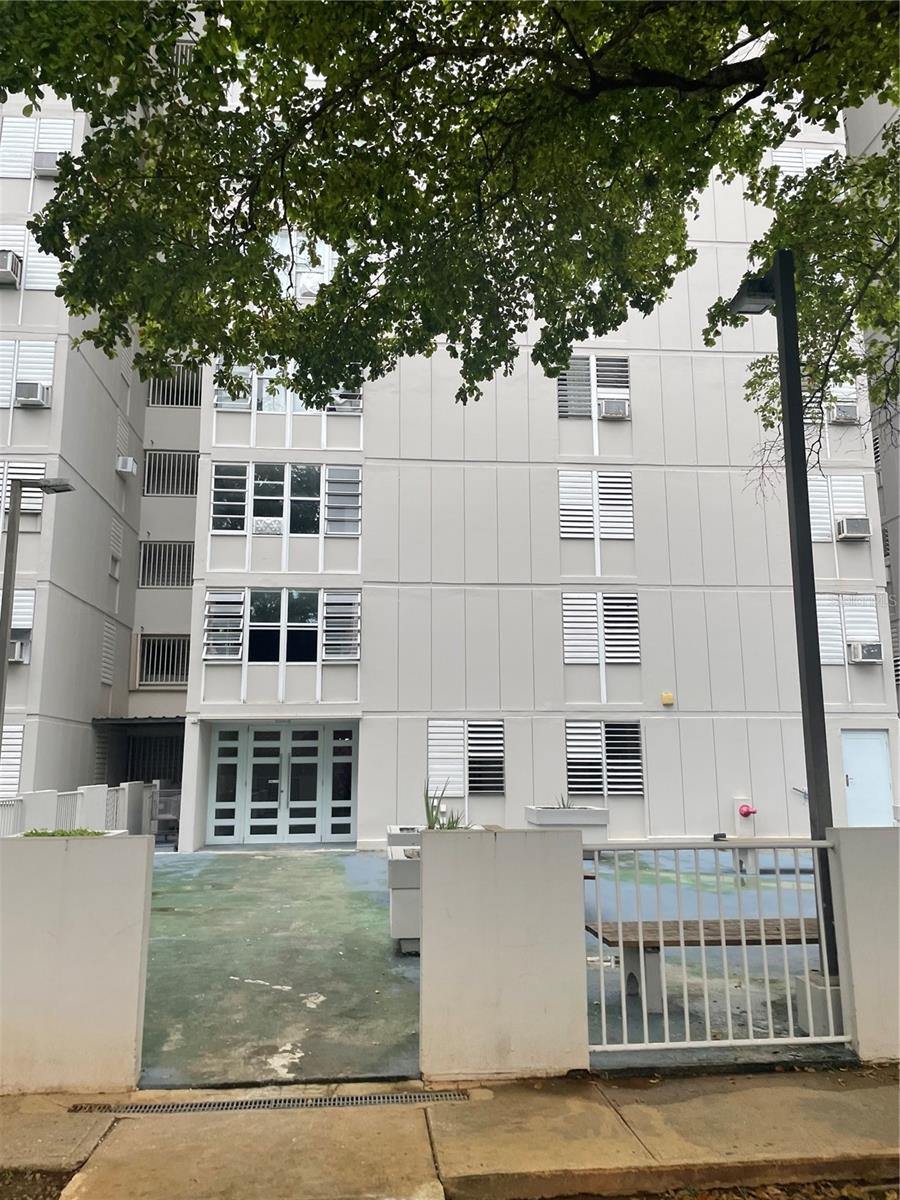 PUERTA DEL SOL - Residential Lease