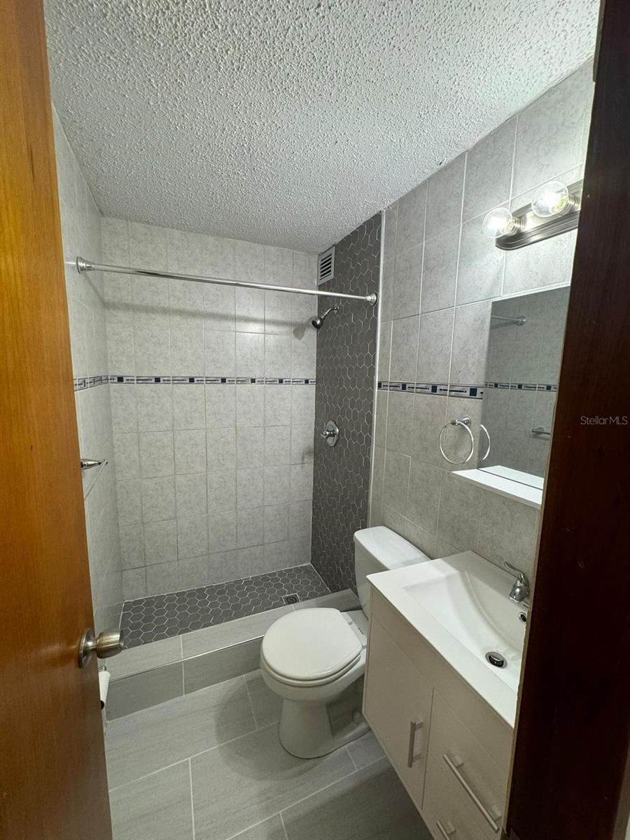 PUERTA DEL SOL - Residential Lease