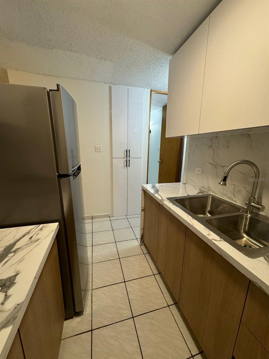 PUERTA DEL SOL - Residential Lease