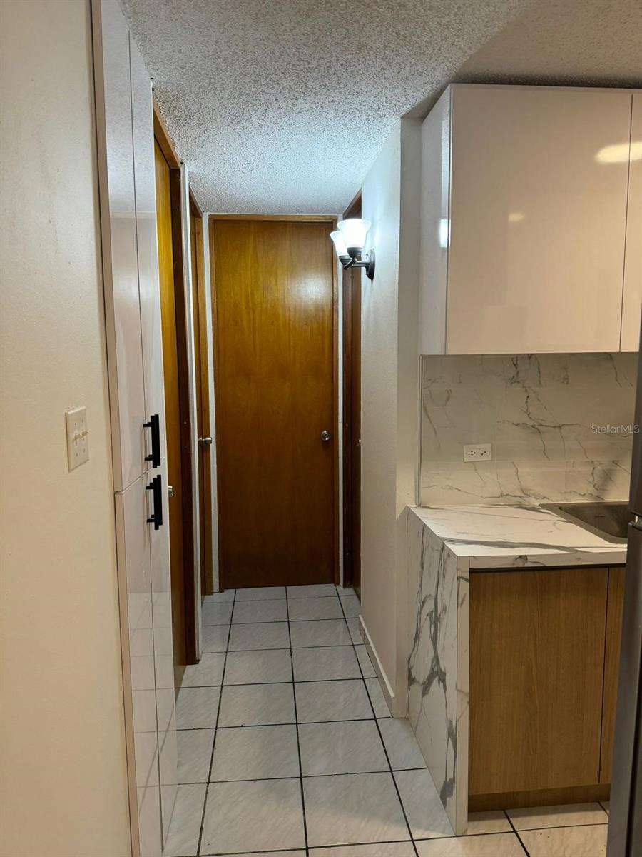 PUERTA DEL SOL - Residential Lease