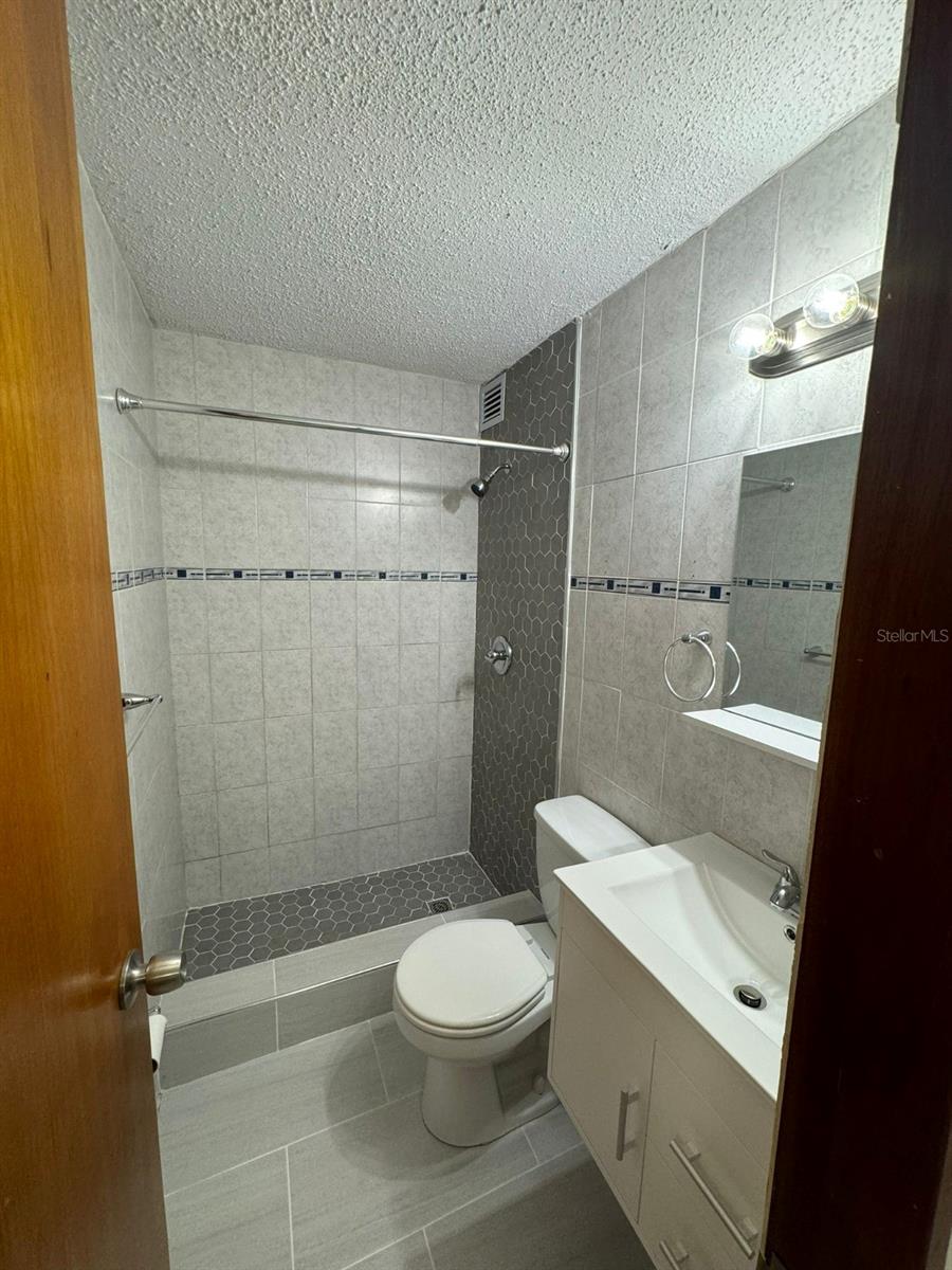 PUERTA DEL SOL - Residential Lease