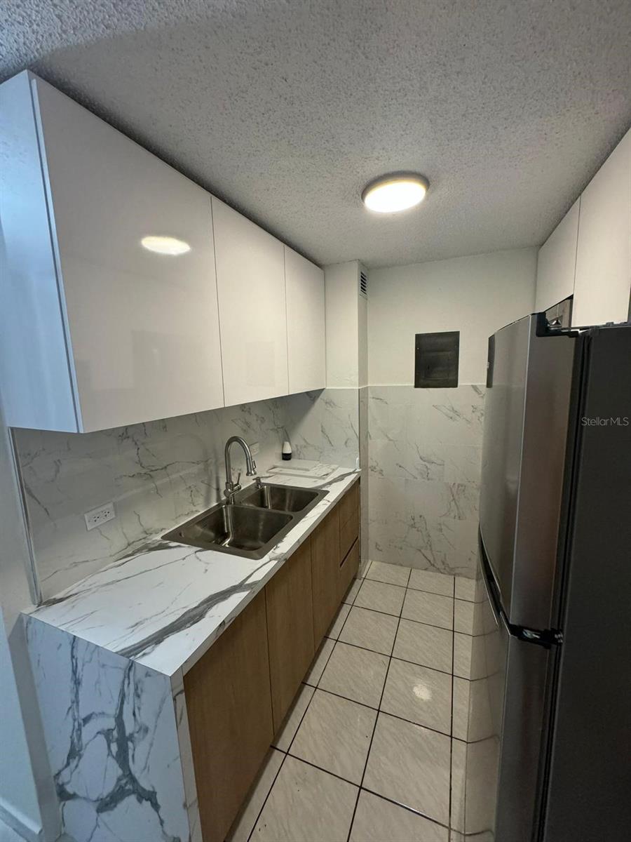 PUERTA DEL SOL - Residential Lease