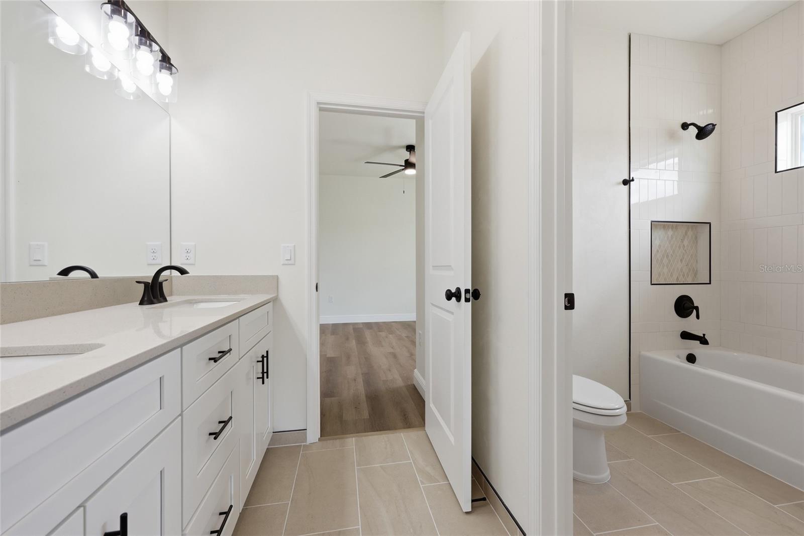 GRAND OAKS - Residential