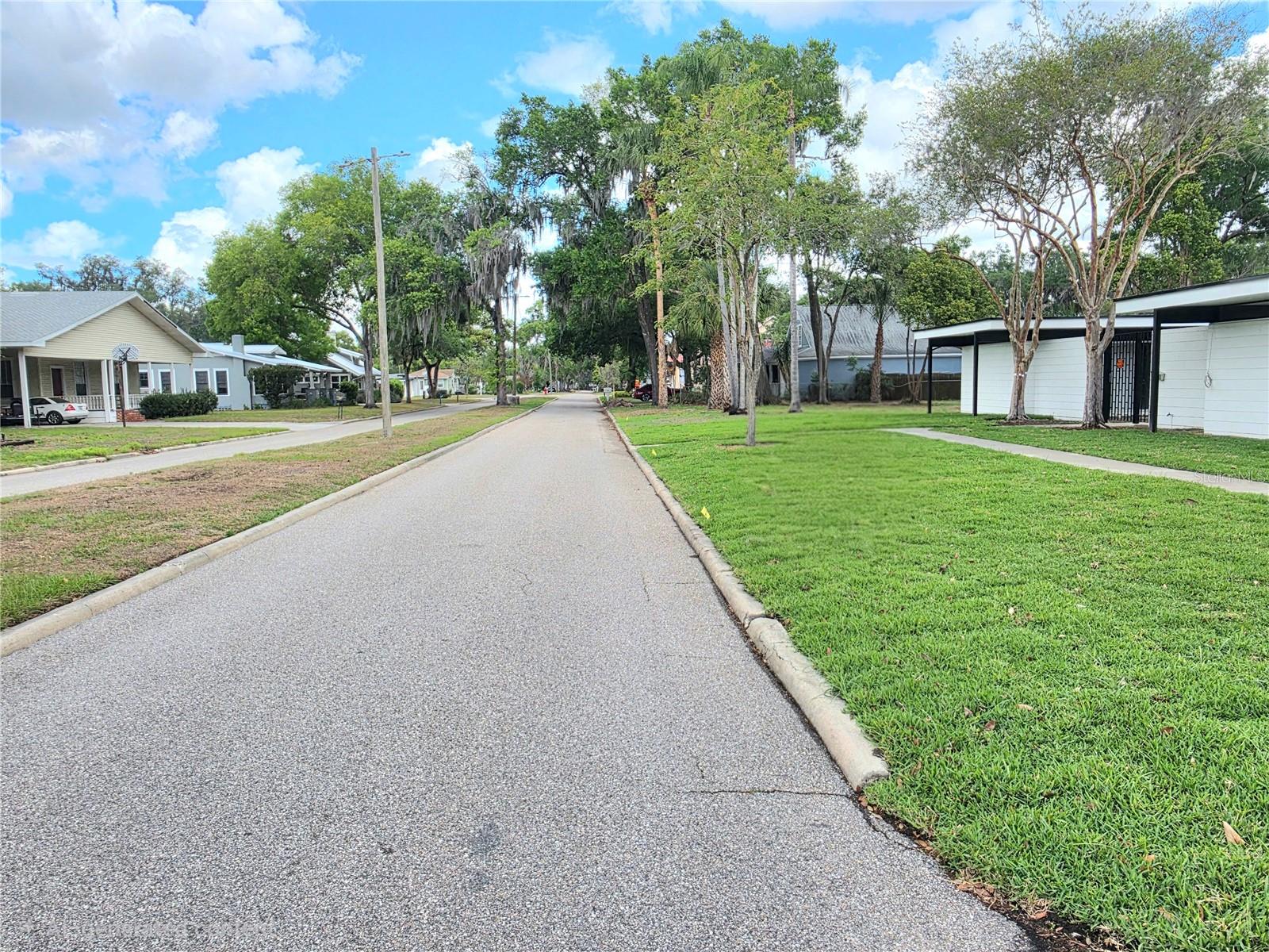 OAKLAND ADD PB 2 PG 77 - Residential
