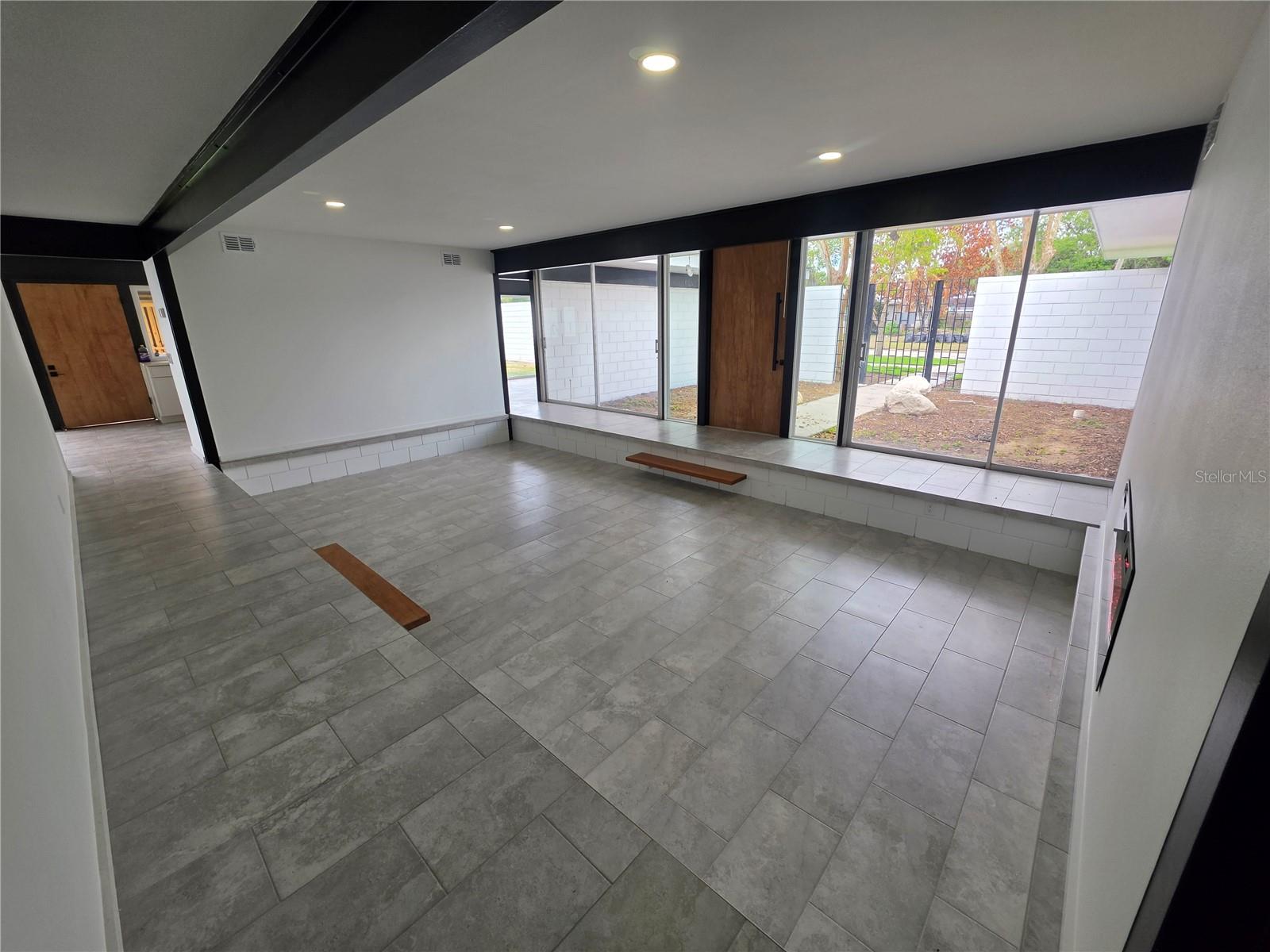 OAKLAND ADD PB 2 PG 77 - Residential