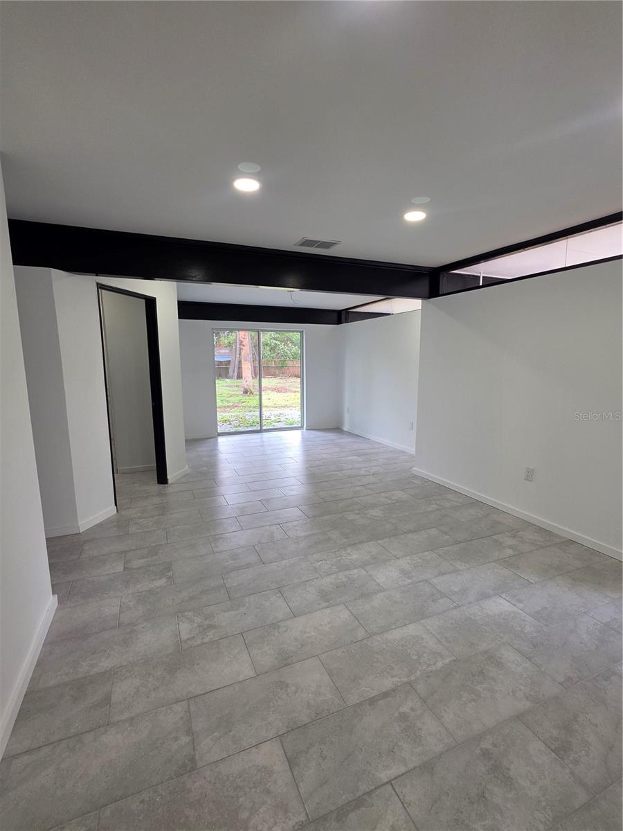OAKLAND ADD PB 2 PG 77 - Residential