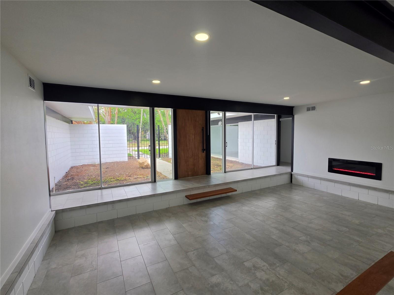 OAKLAND ADD PB 2 PG 77 - Residential