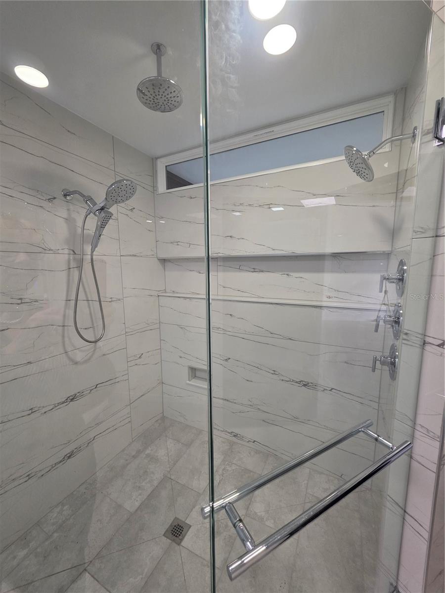 OAKLAND ADD PB 2 PG 77 - Residential
