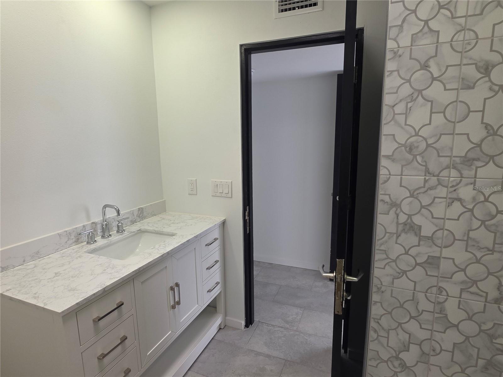 OAKLAND ADD PB 2 PG 77 - Residential