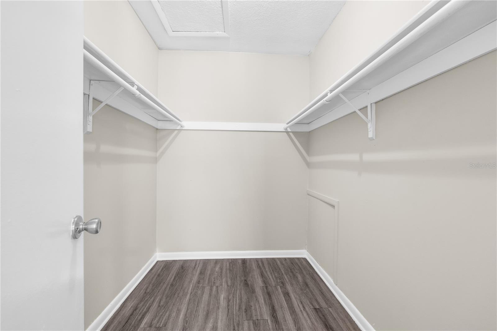 CURRY FORD STUDIOS - Residential Lease