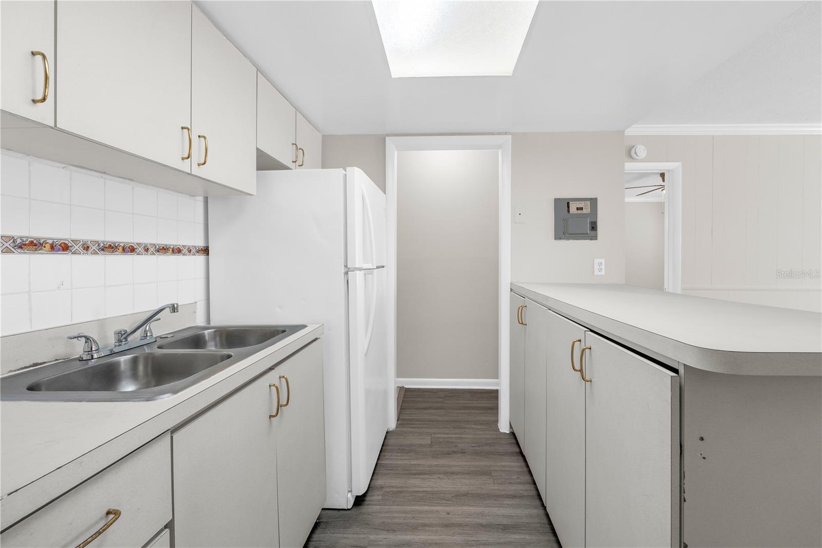 CURRY FORD STUDIOS - Residential Lease