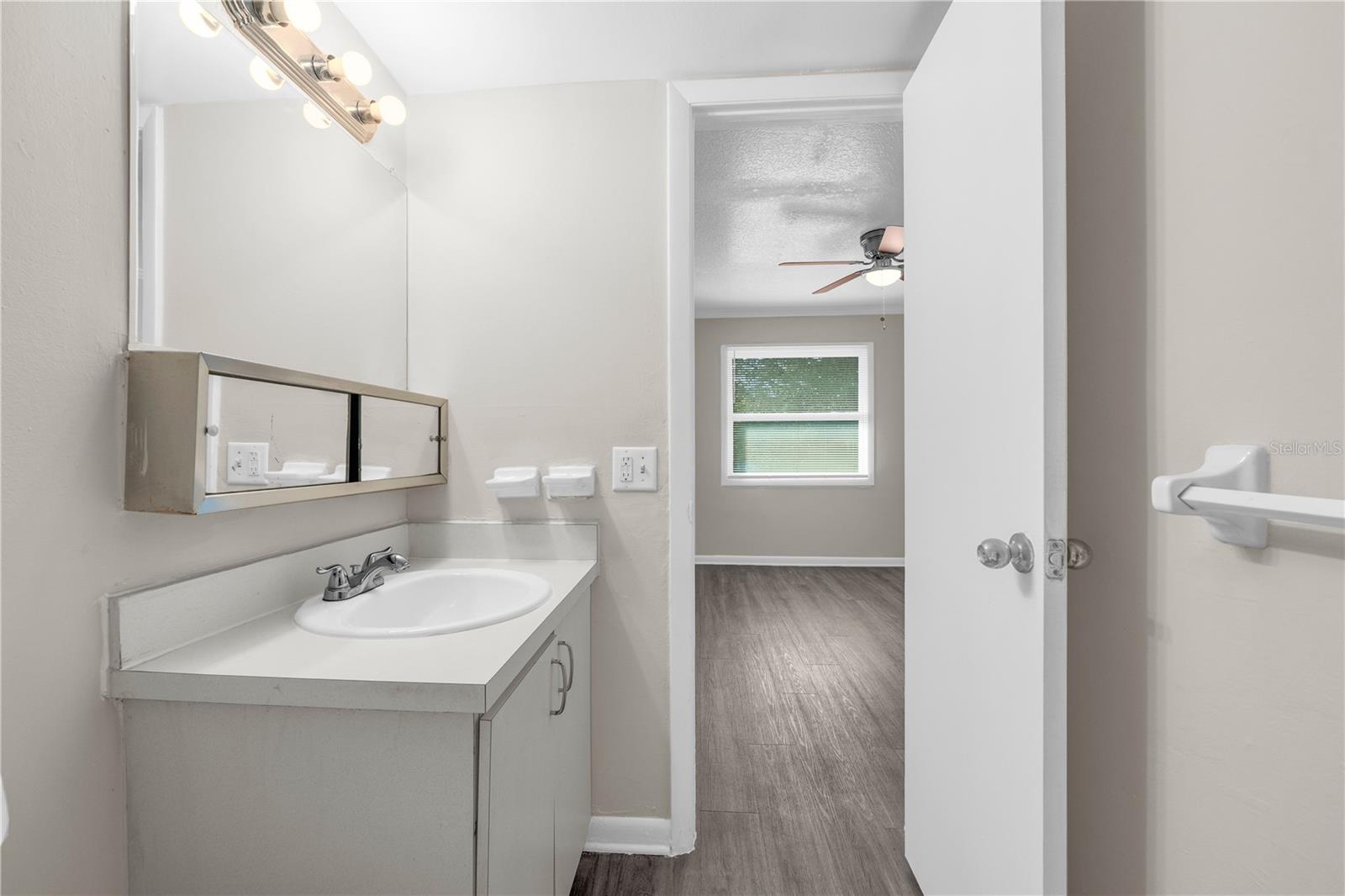 CURRY FORD STUDIOS - Residential Lease