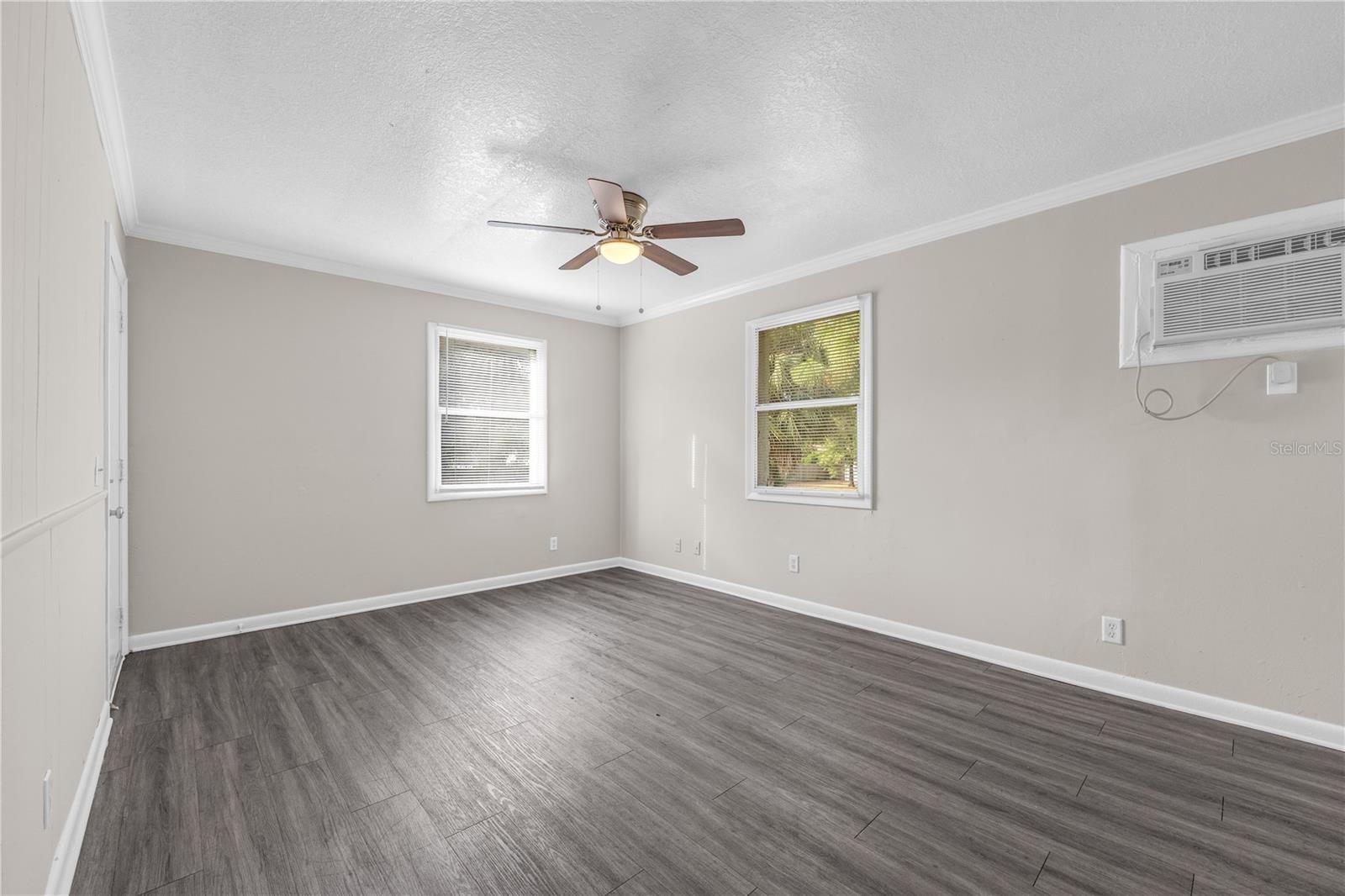 CURRY FORD STUDIOS - Residential Lease