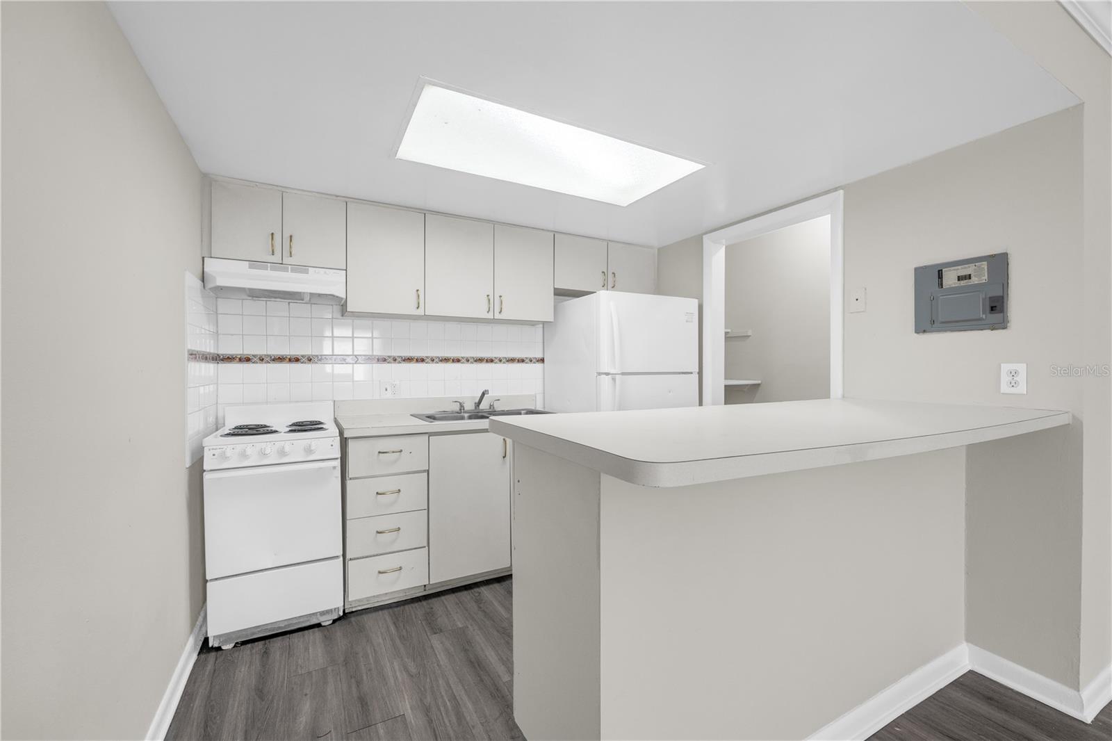 CURRY FORD STUDIOS - Residential Lease