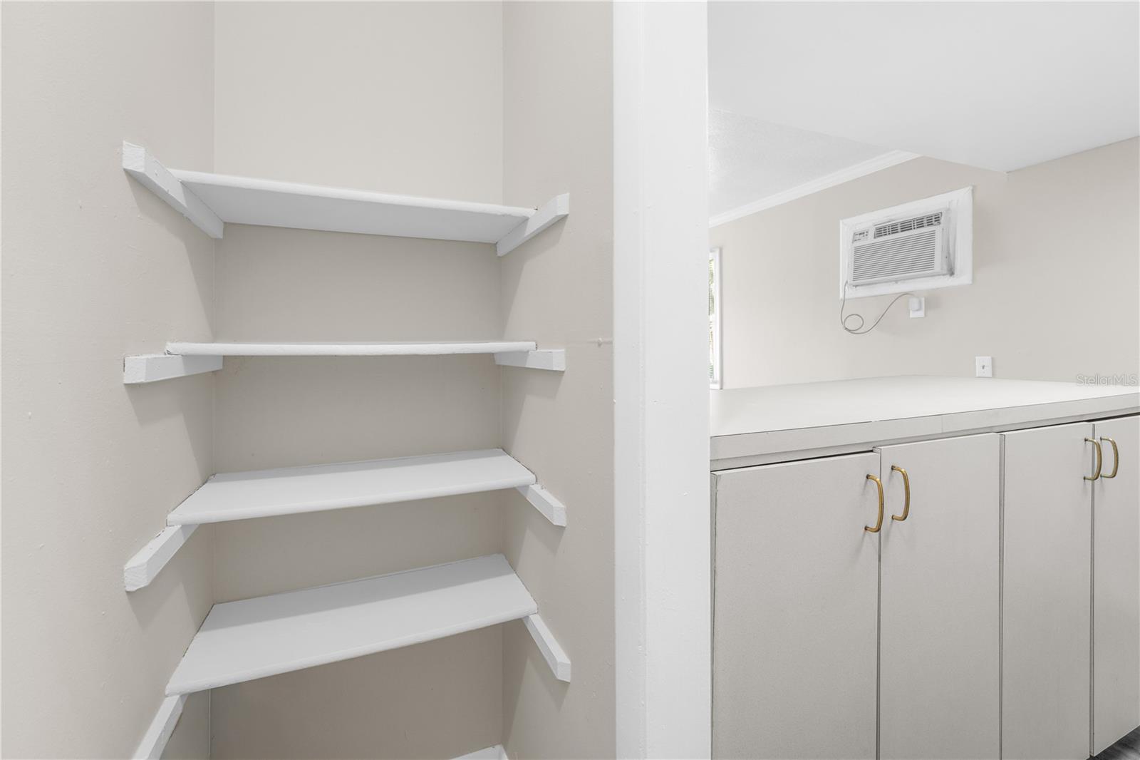 CURRY FORD STUDIOS - Residential Lease