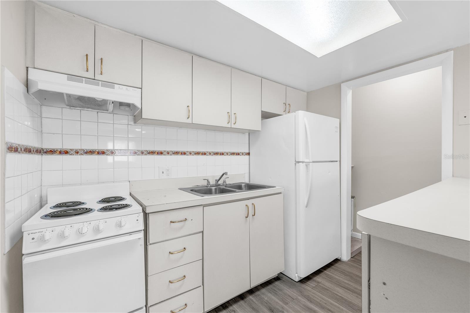 CURRY FORD STUDIOS - Residential Lease