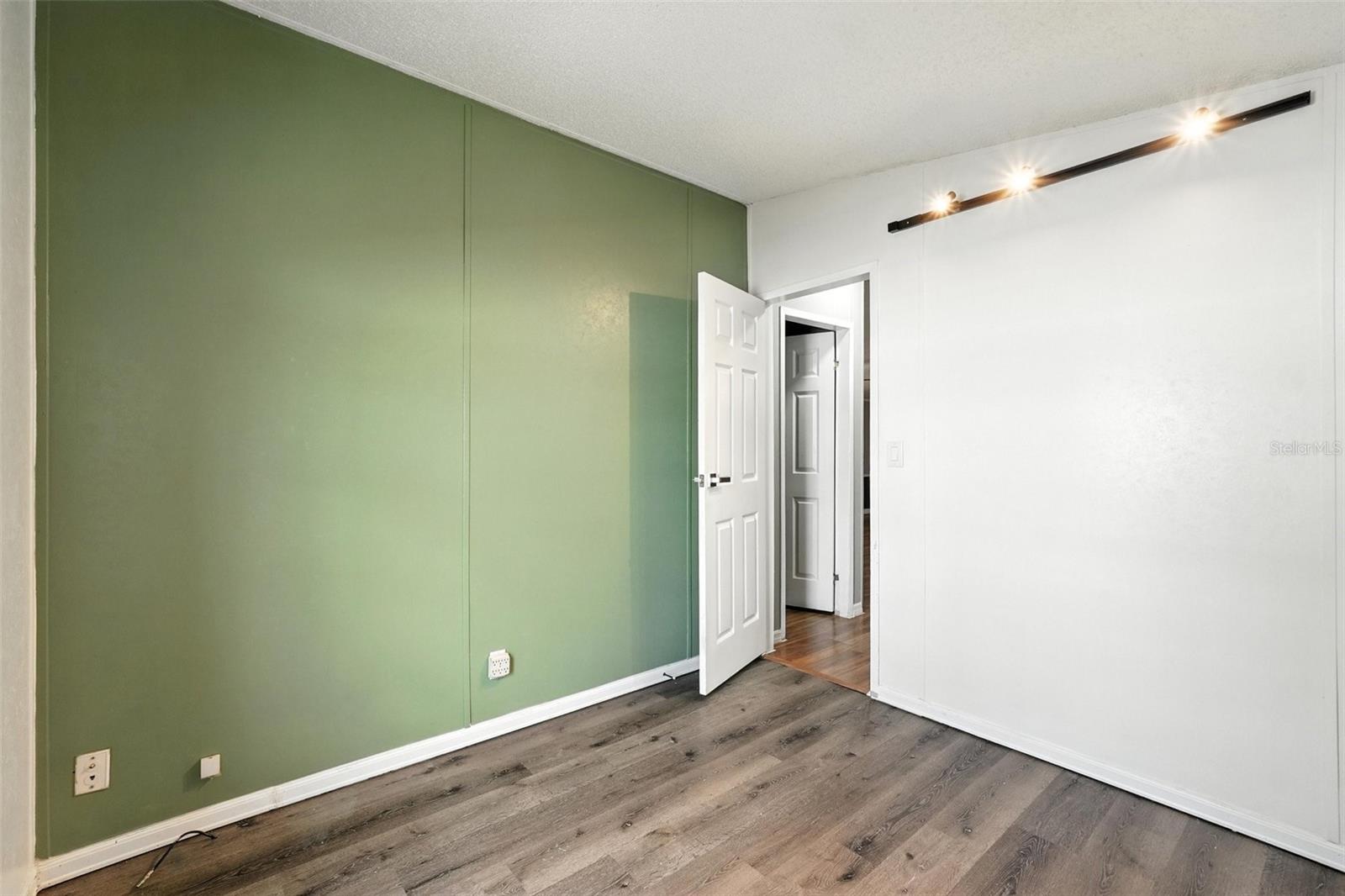 GROVELAND FARMS 09-23-25 - Residential Lease