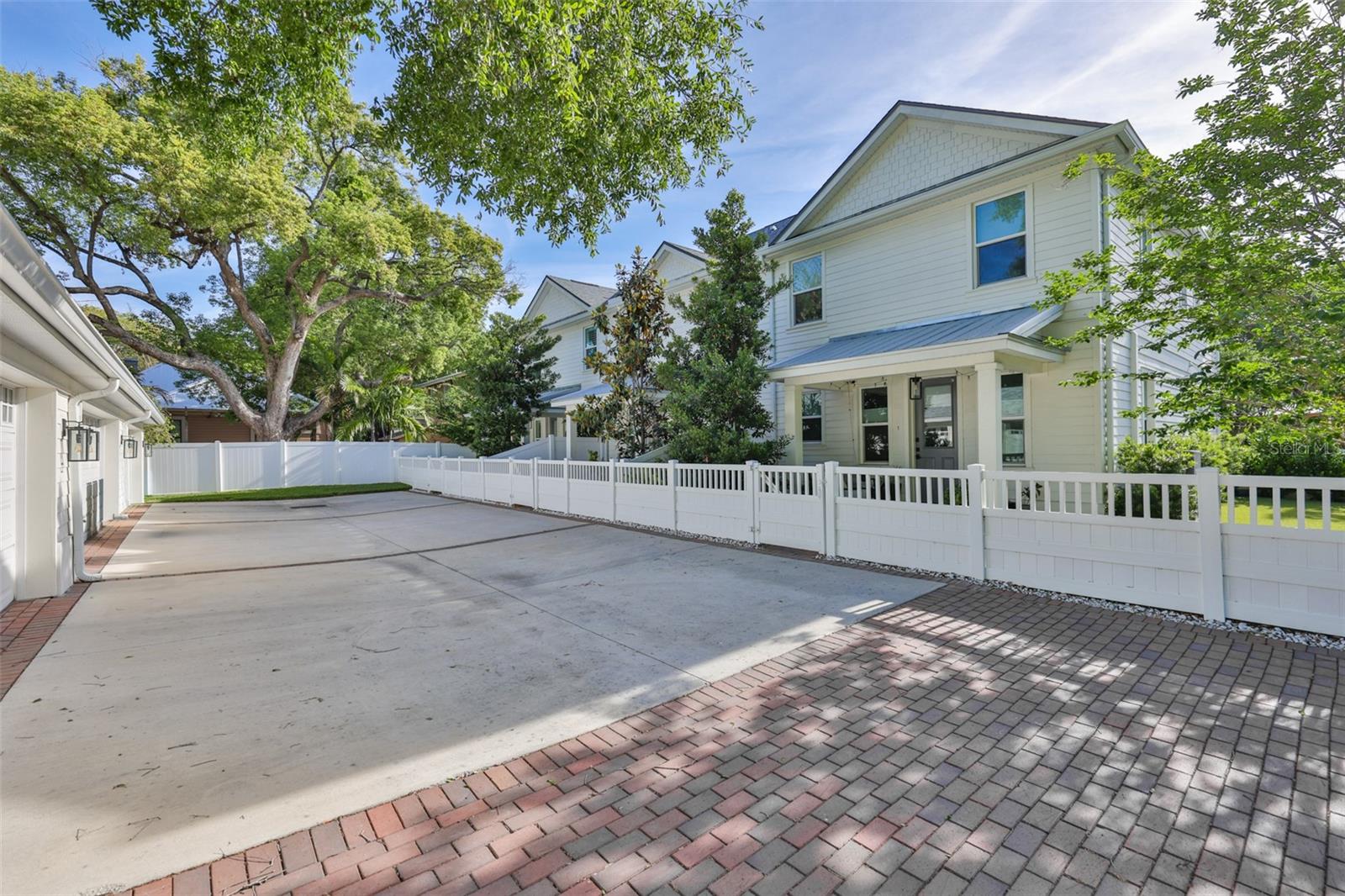 CENTRAL PARK TWNHMS - Residential