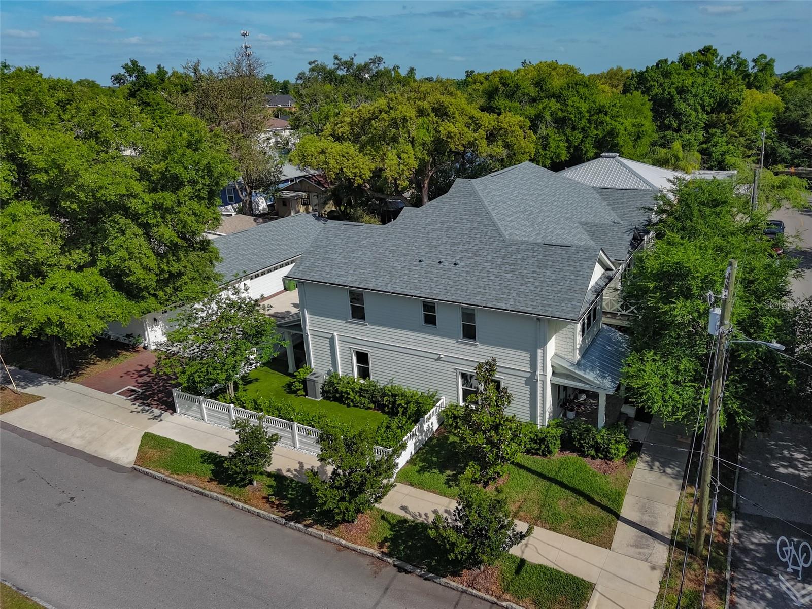 CENTRAL PARK TWNHMS - Residential