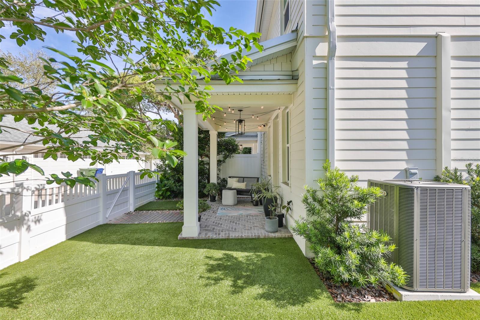 CENTRAL PARK TWNHMS - Residential