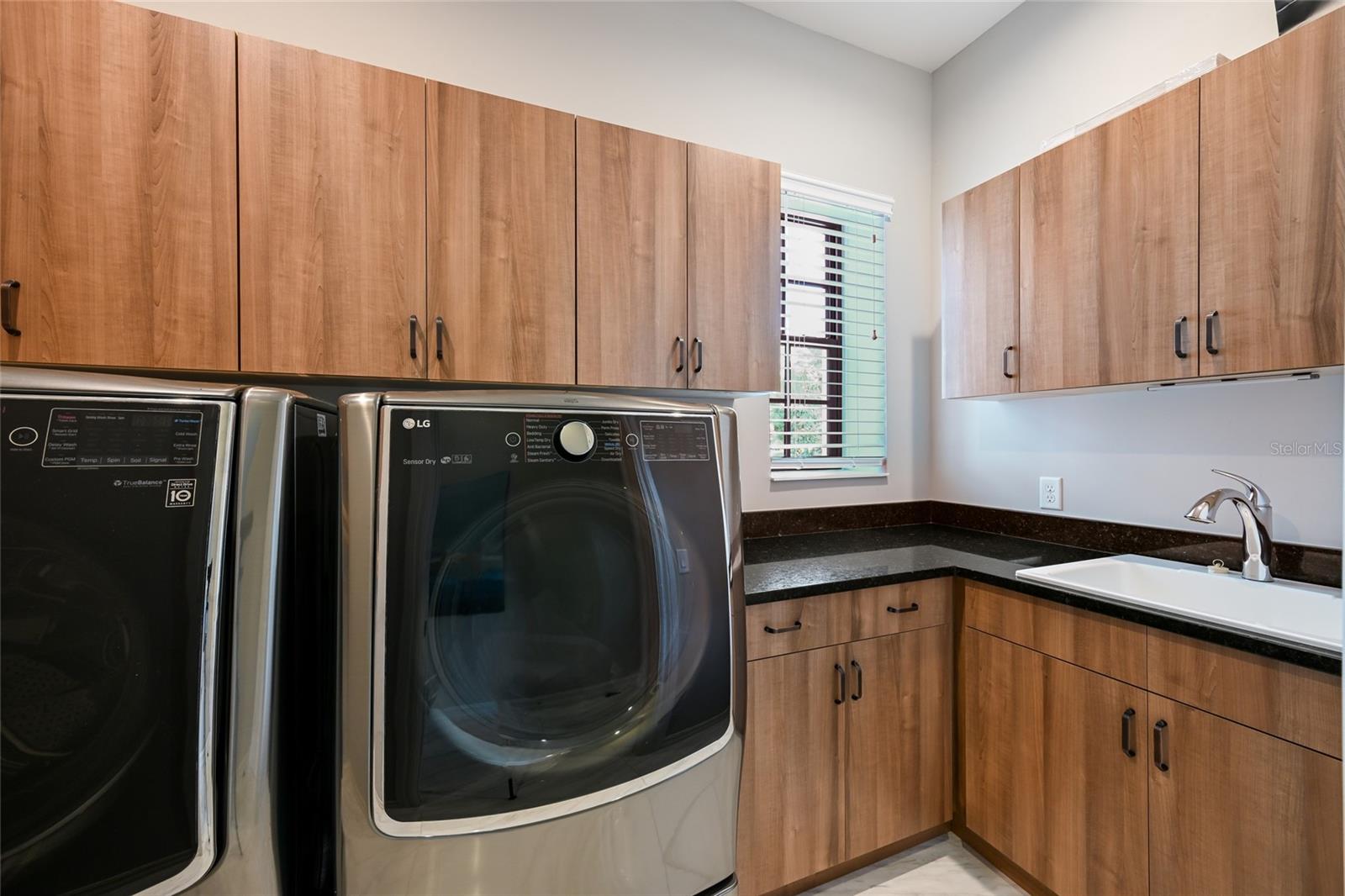 LAKE CLUB - Residential