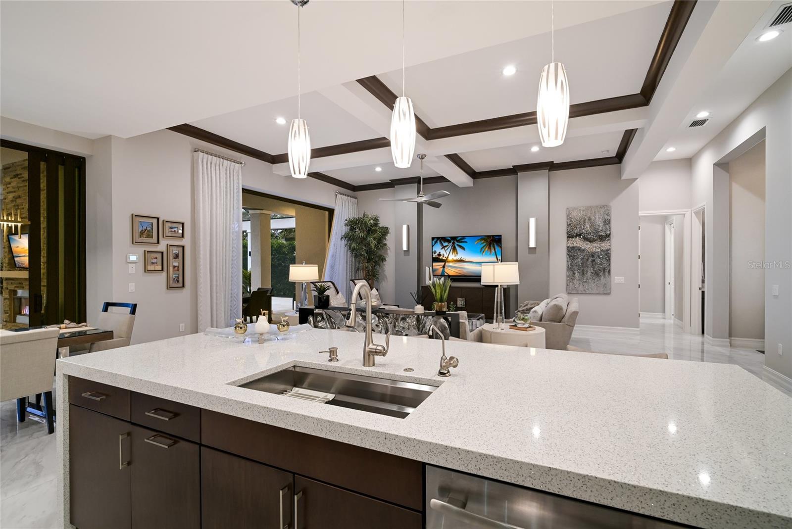 LAKE CLUB - Residential