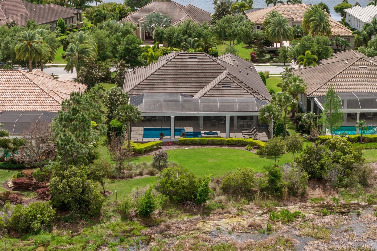 LAKE CLUB - Residential