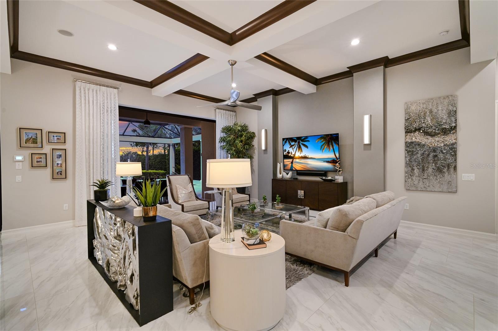 LAKE CLUB - Residential