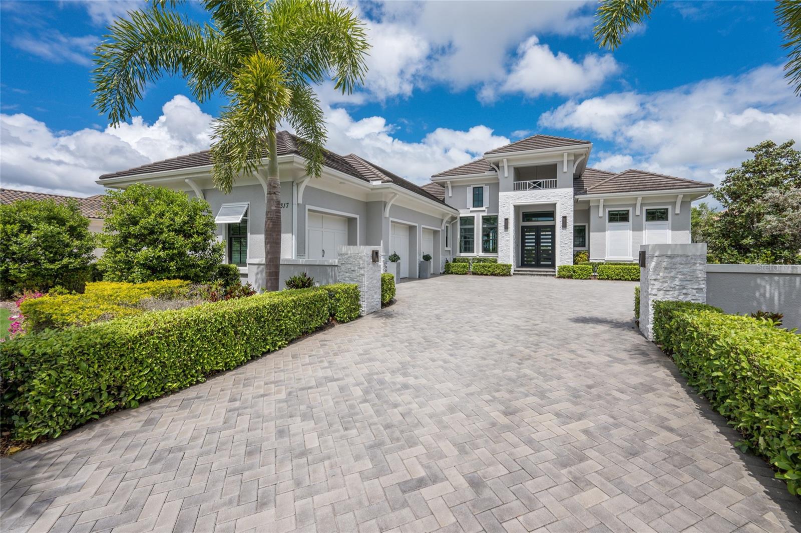 LAKE CLUB - Residential