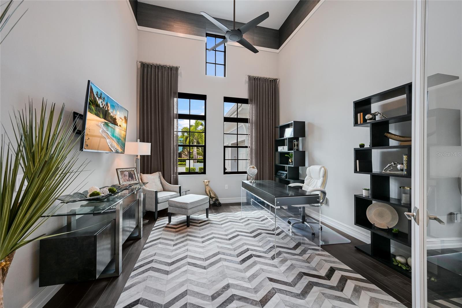 LAKE CLUB - Residential