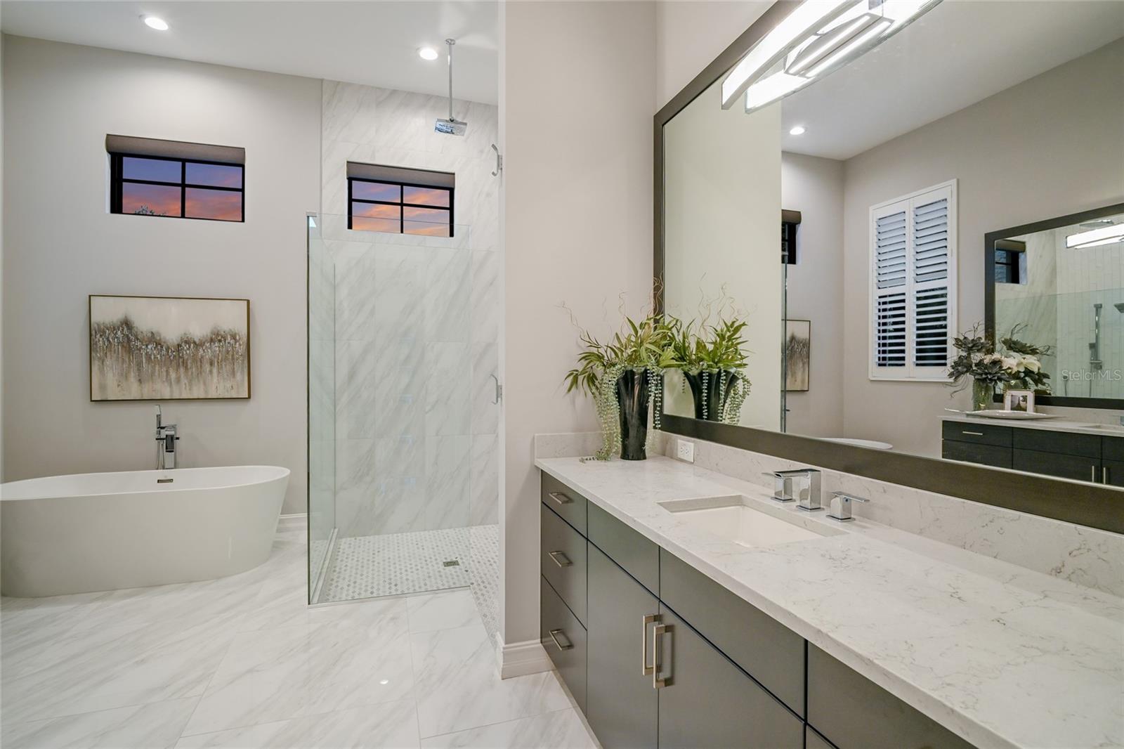 LAKE CLUB - Residential