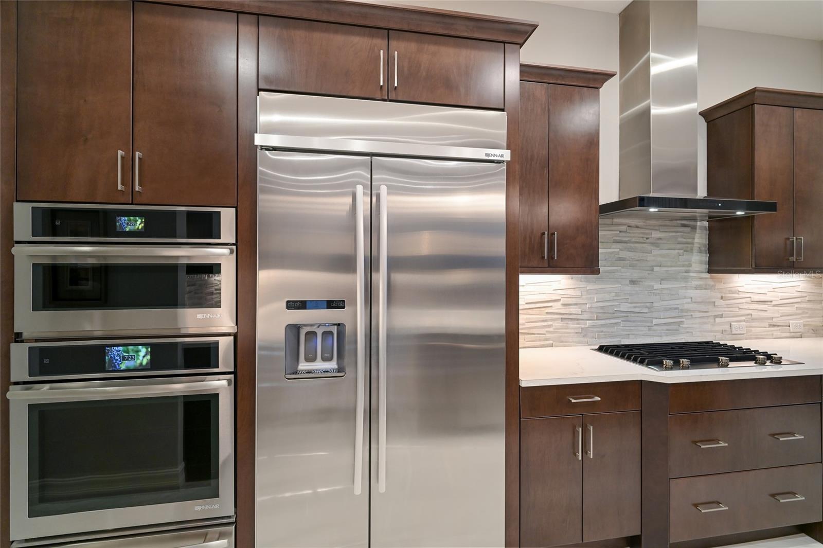 LAKE CLUB - Residential