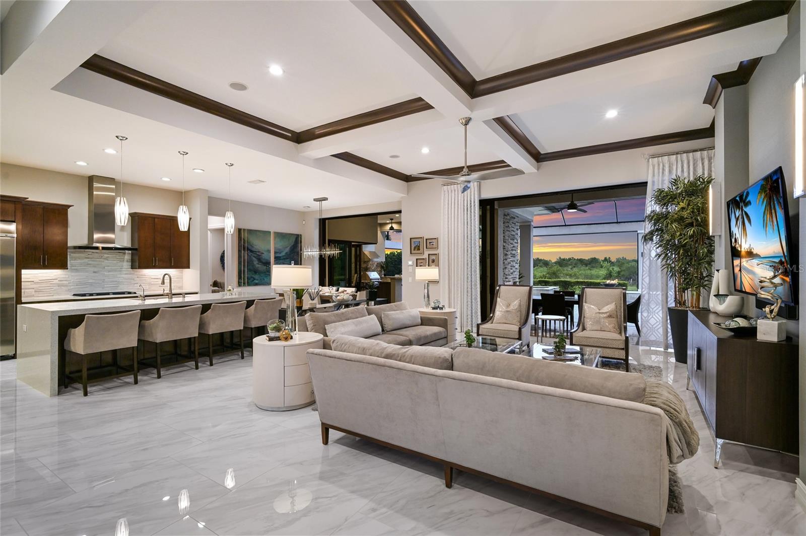 LAKE CLUB - Residential