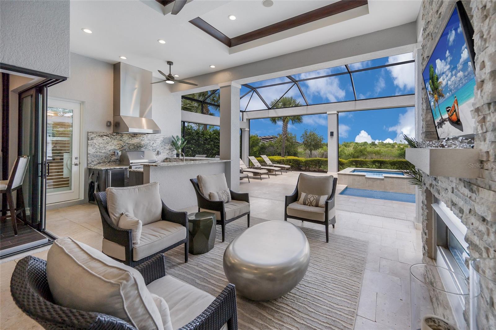 LAKE CLUB - Residential