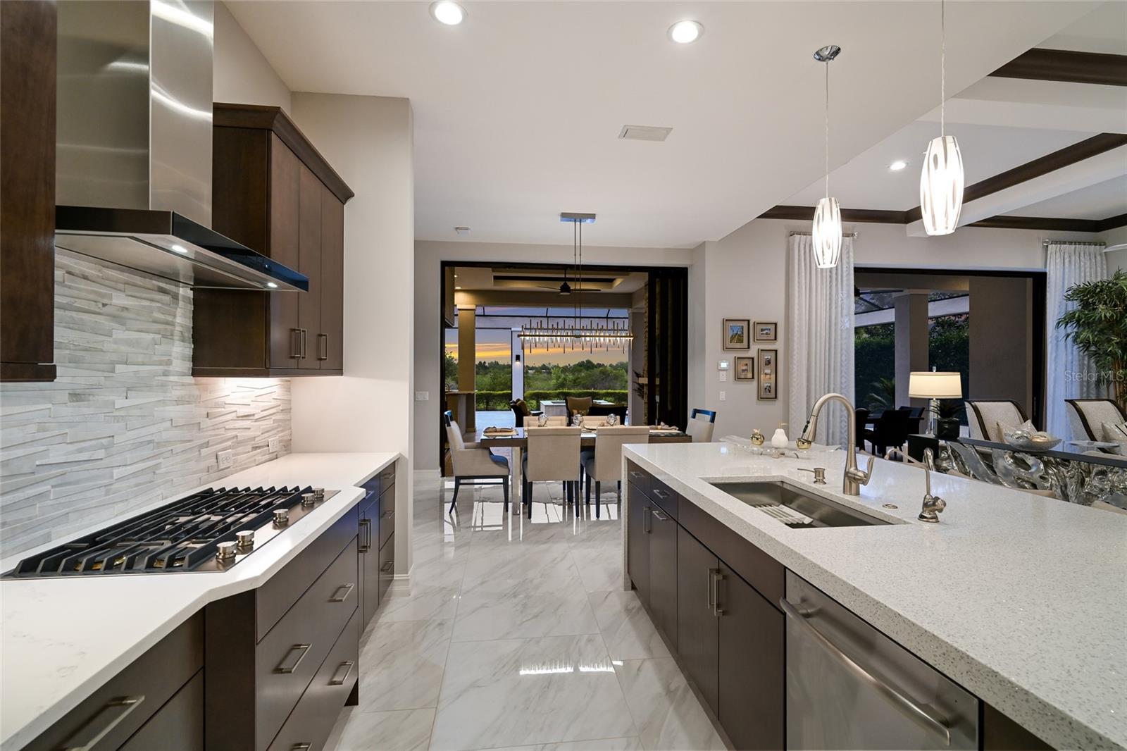 LAKE CLUB - Residential