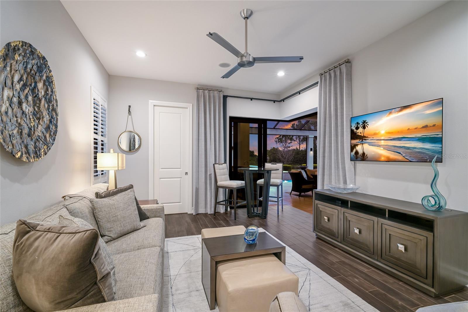 LAKE CLUB - Residential