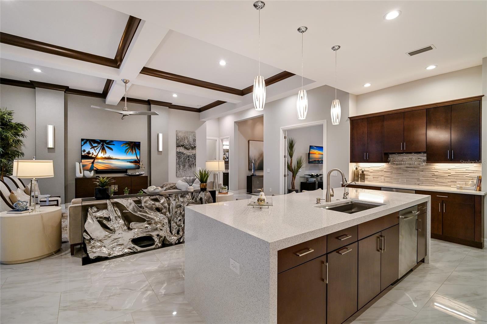 LAKE CLUB - Residential