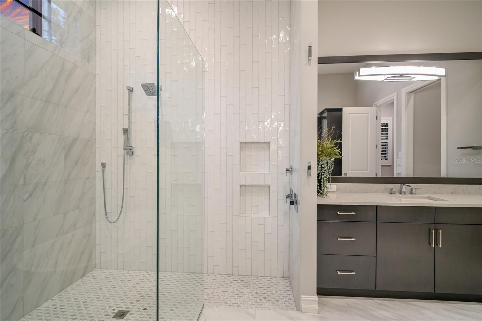 LAKE CLUB - Residential