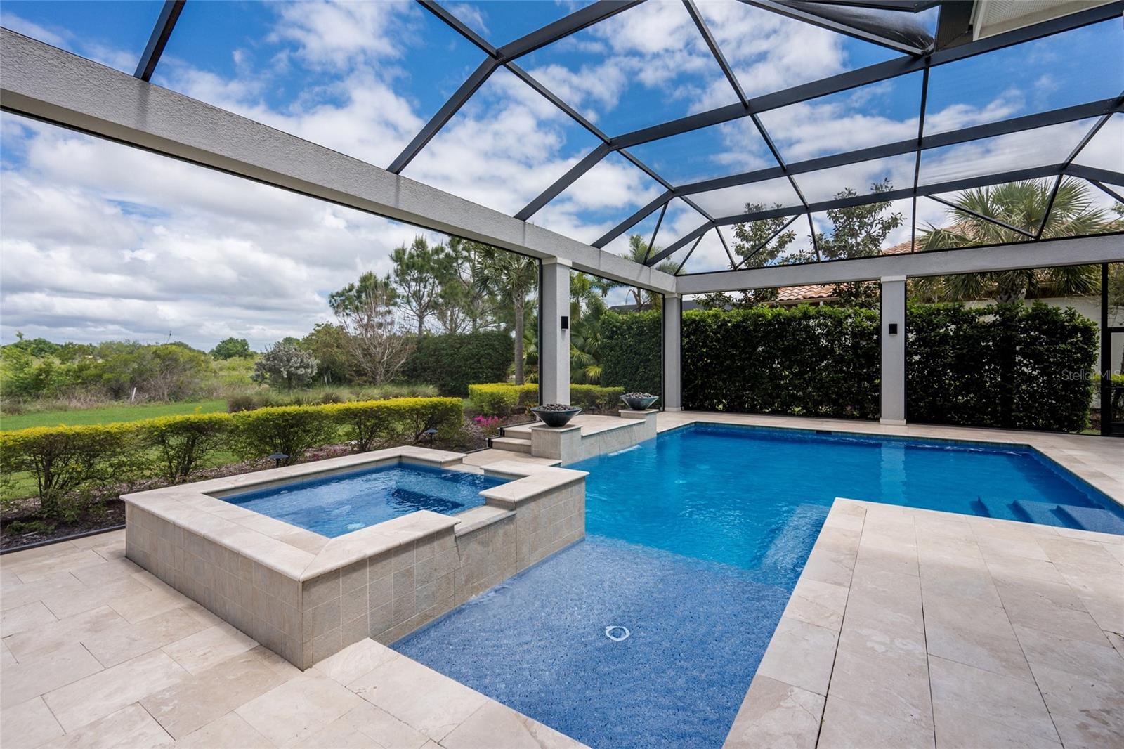 LAKE CLUB - Residential