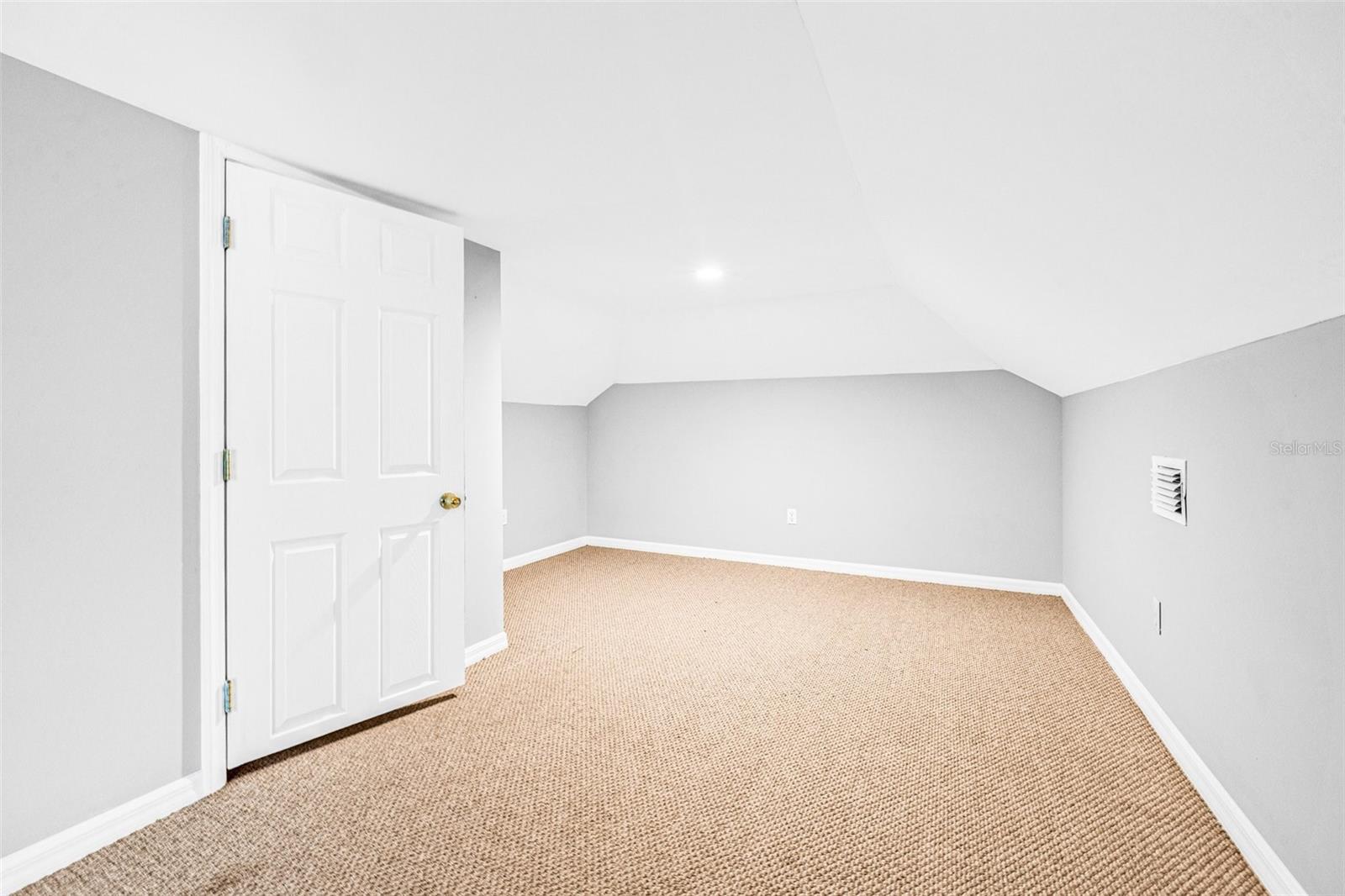 POWERS BAYVIEW ESTATES - Residential Lease
