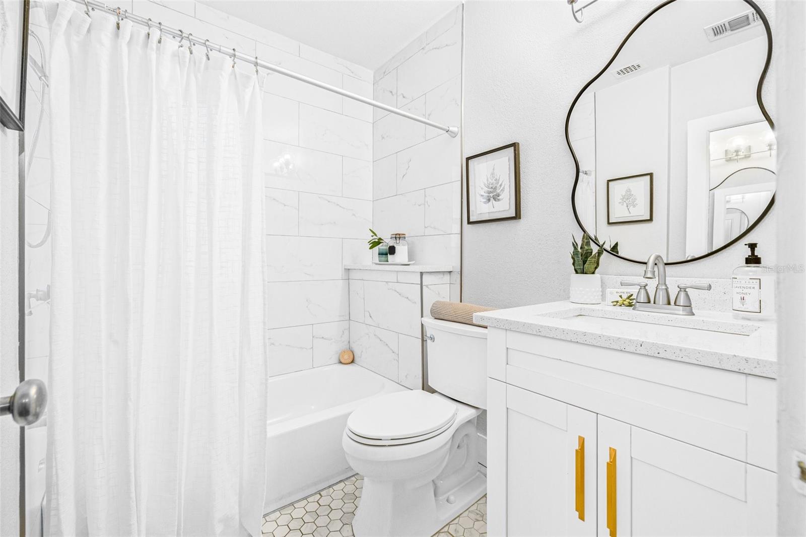 POWERS BAYVIEW ESTATES - Residential Lease