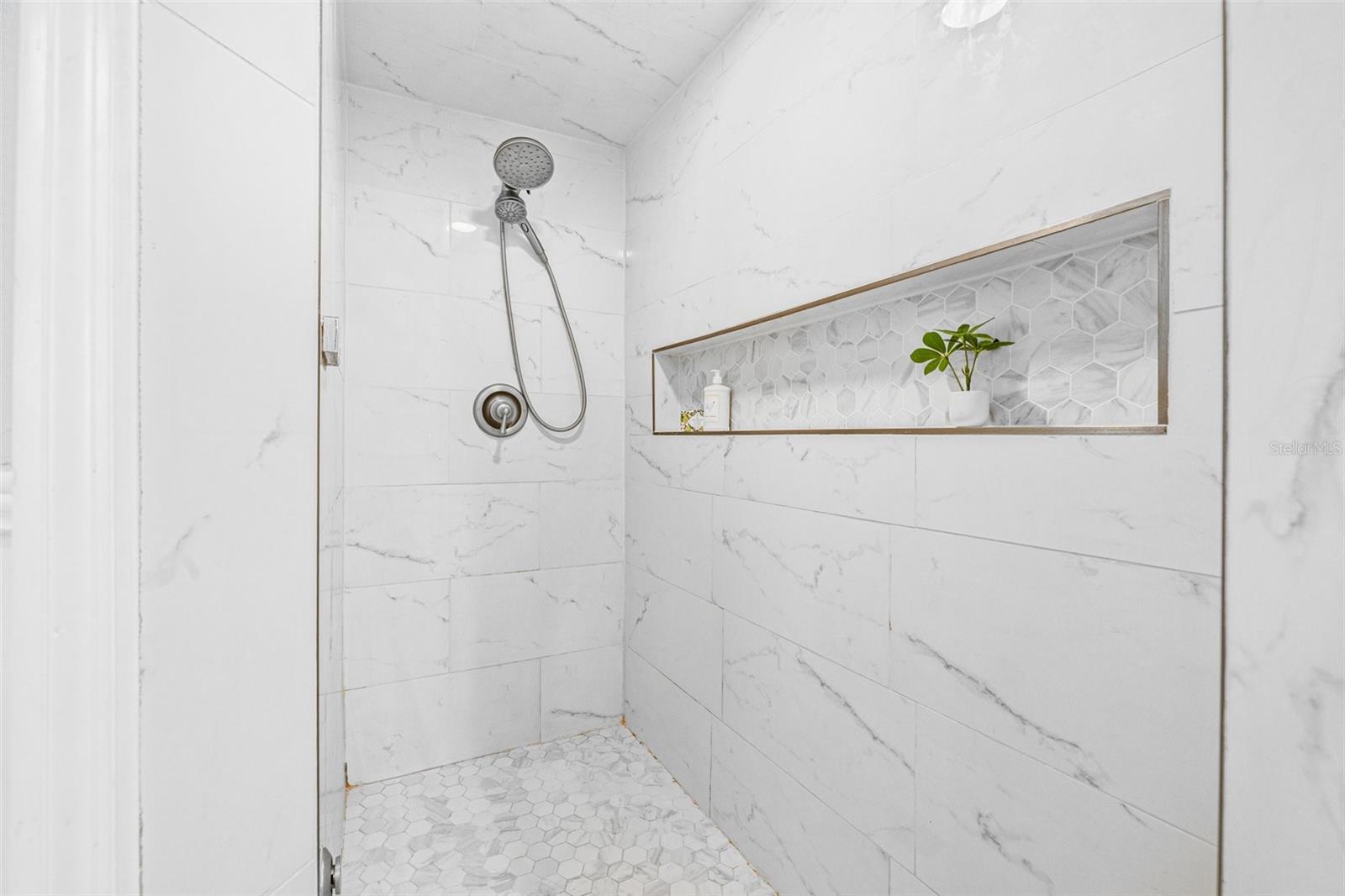 POWERS BAYVIEW ESTATES - Residential Lease
