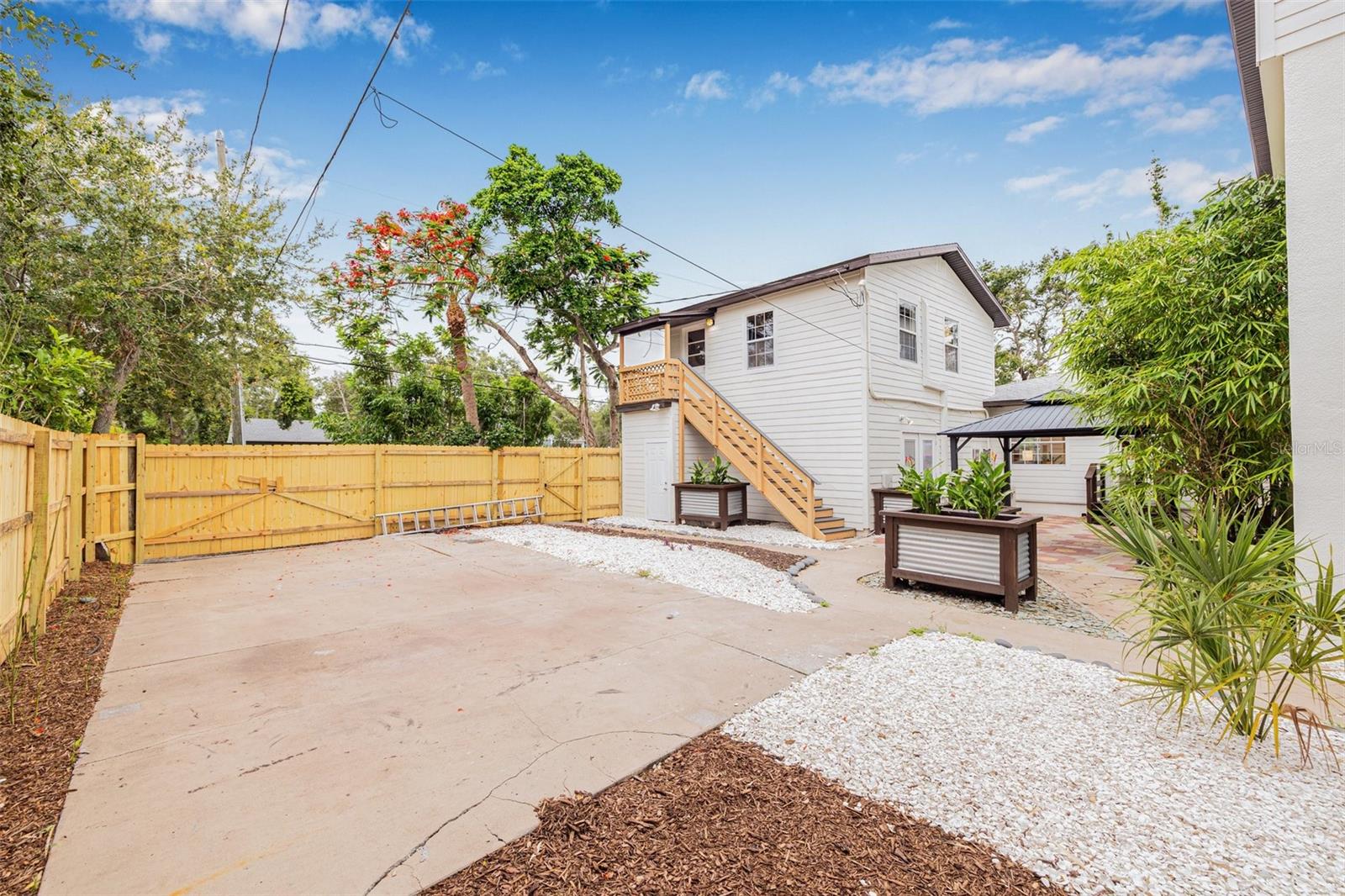 POWERS BAYVIEW ESTATES - Residential Lease