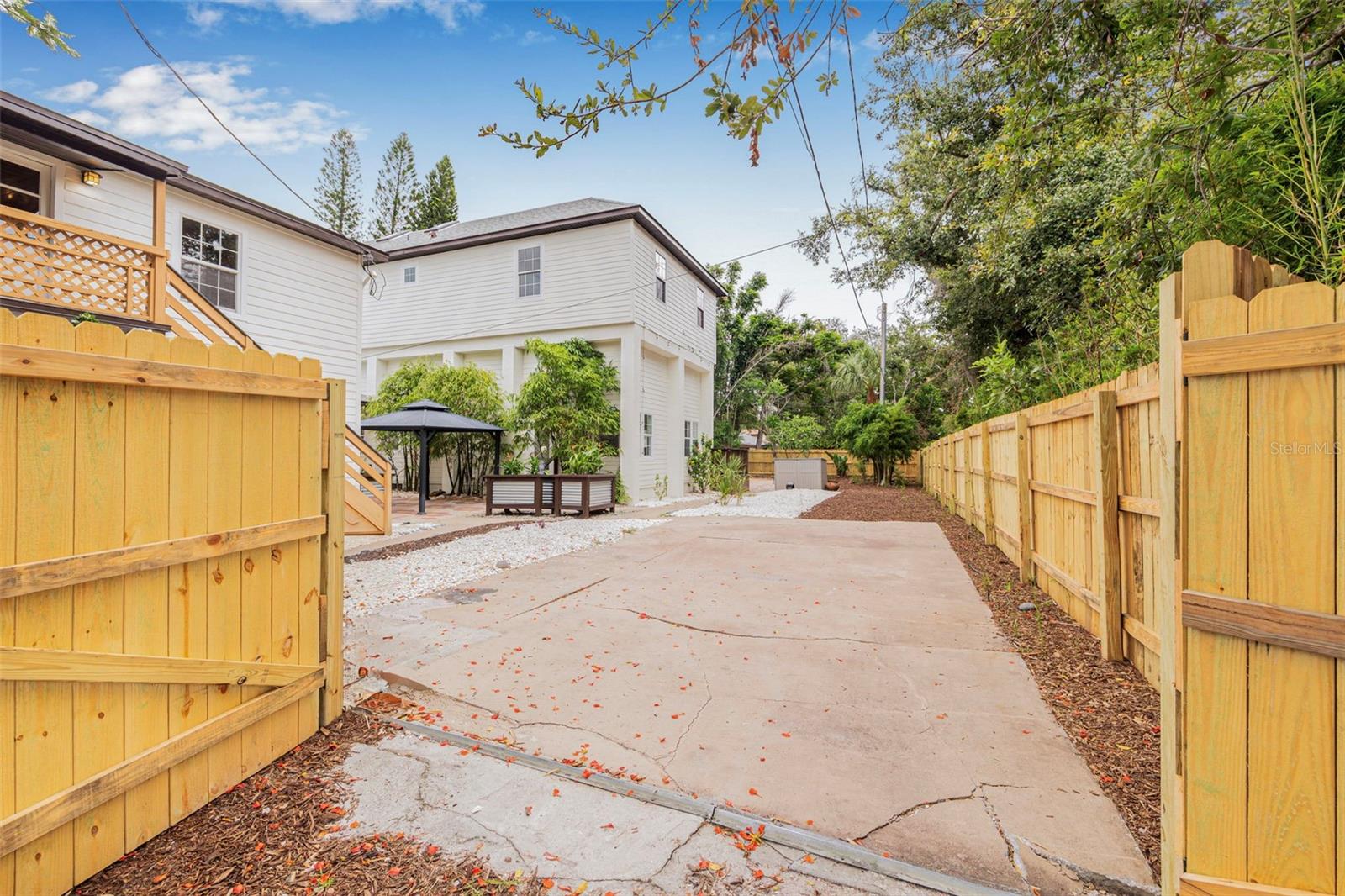 POWERS BAYVIEW ESTATES - Residential Lease
