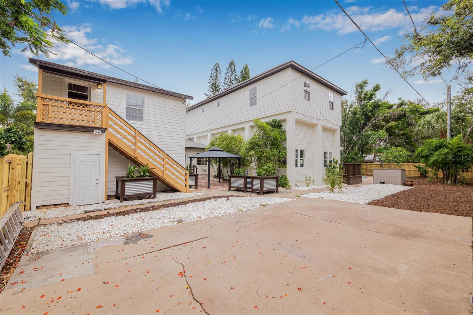 POWERS BAYVIEW ESTATES - Residential Lease