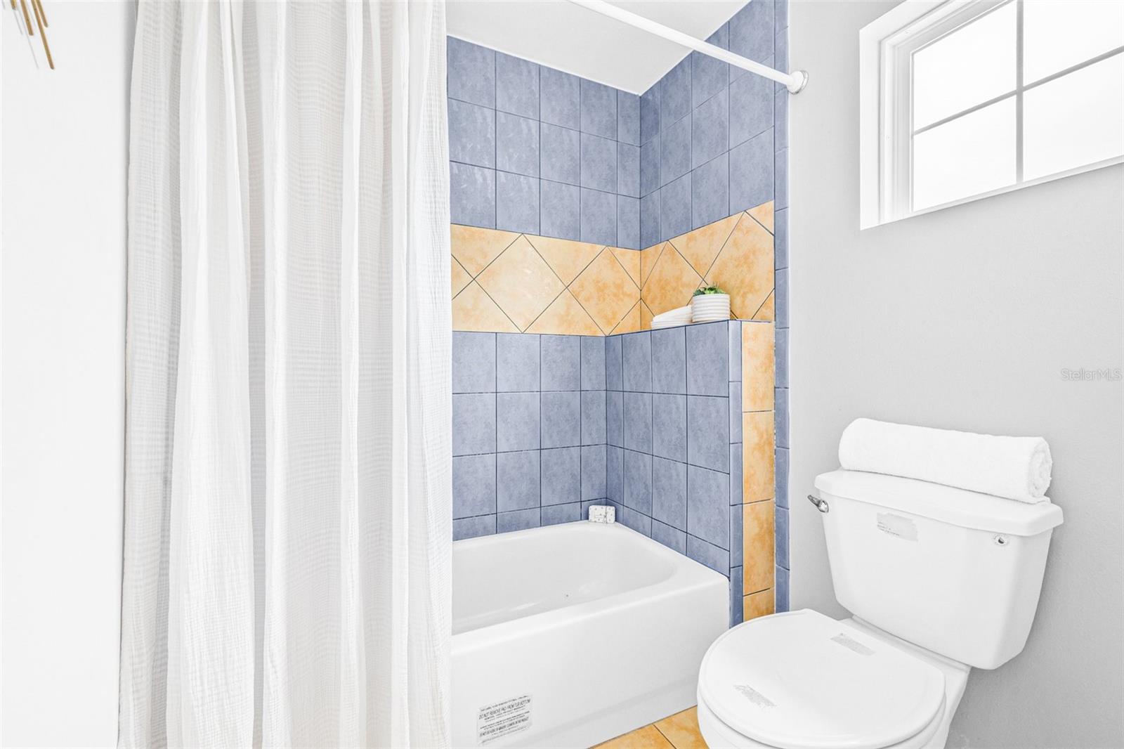 POWERS BAYVIEW ESTATES - Residential Lease