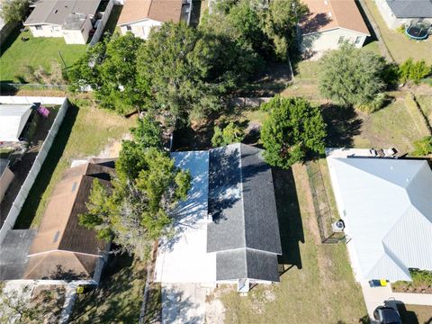 A home in AUBURNDALE