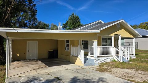 A home in AUBURNDALE